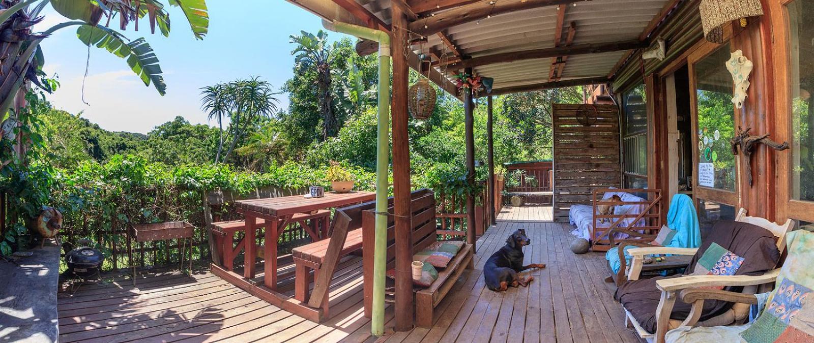 In The Green Backpackers Morgan's Bay Exterior photo