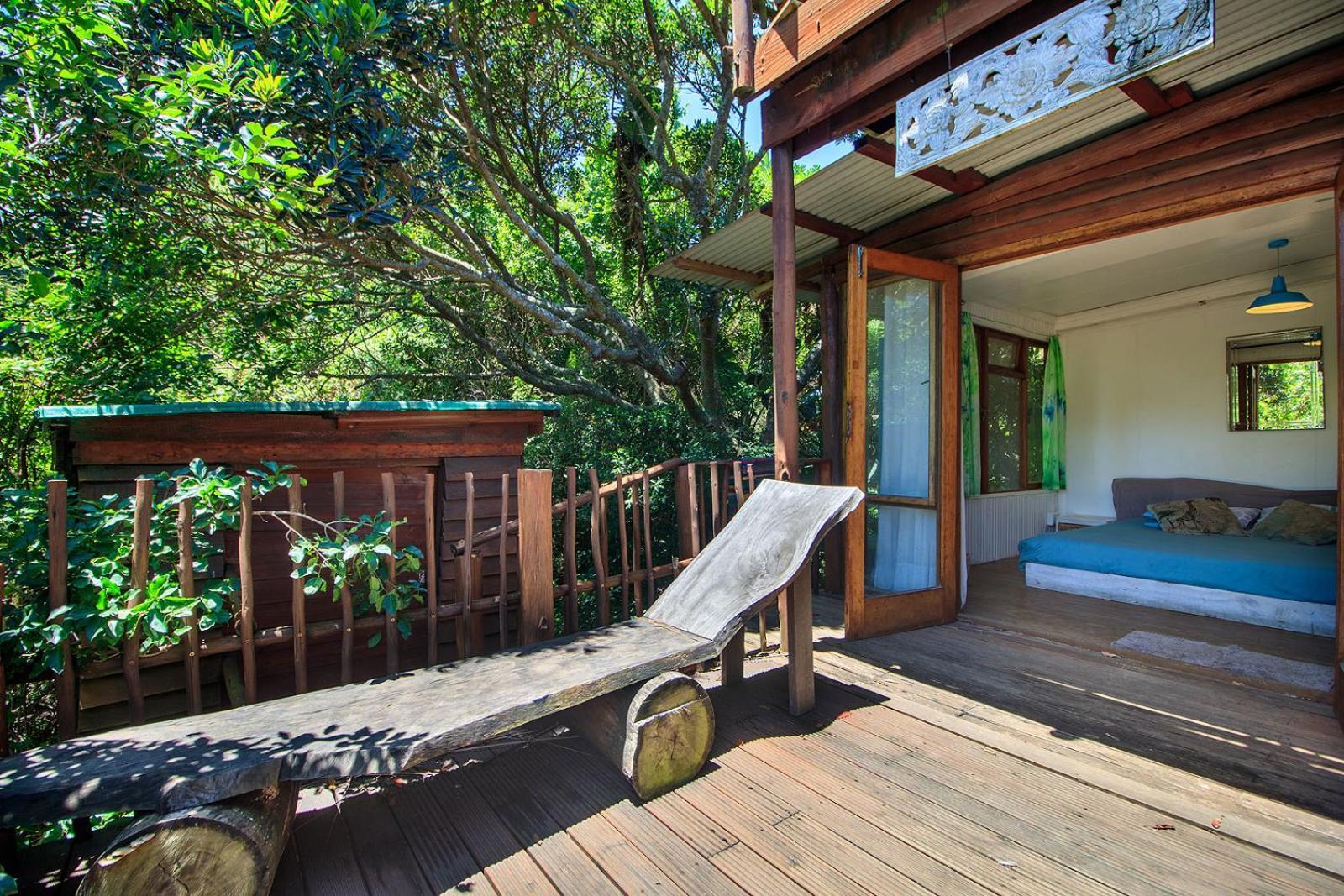 In The Green Backpackers Morgan's Bay Exterior photo